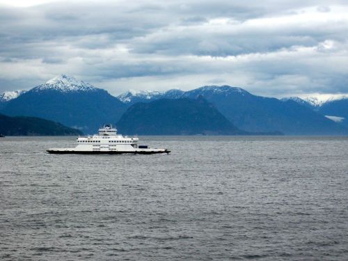 Bc_ferry_mountains_resize
