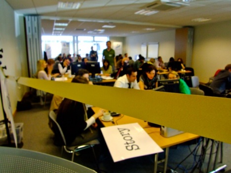 Effcomm-groups-working-togethe